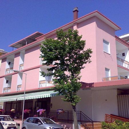 Hotel Piccari Nuova Gestione Ρίμινι Εξωτερικό φωτογραφία