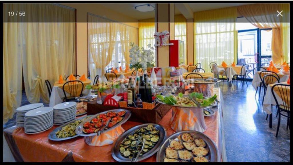 Hotel Piccari Nuova Gestione Ρίμινι Εξωτερικό φωτογραφία