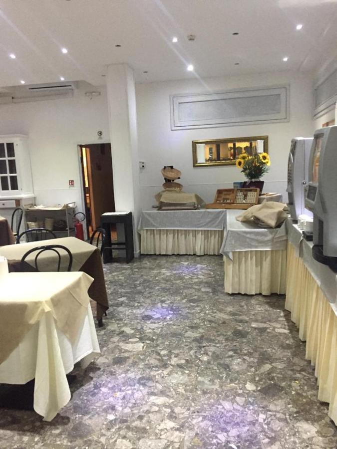 Hotel Piccari Nuova Gestione Ρίμινι Εξωτερικό φωτογραφία