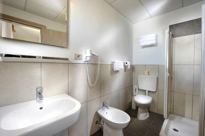 Hotel Piccari Nuova Gestione Ρίμινι Εξωτερικό φωτογραφία