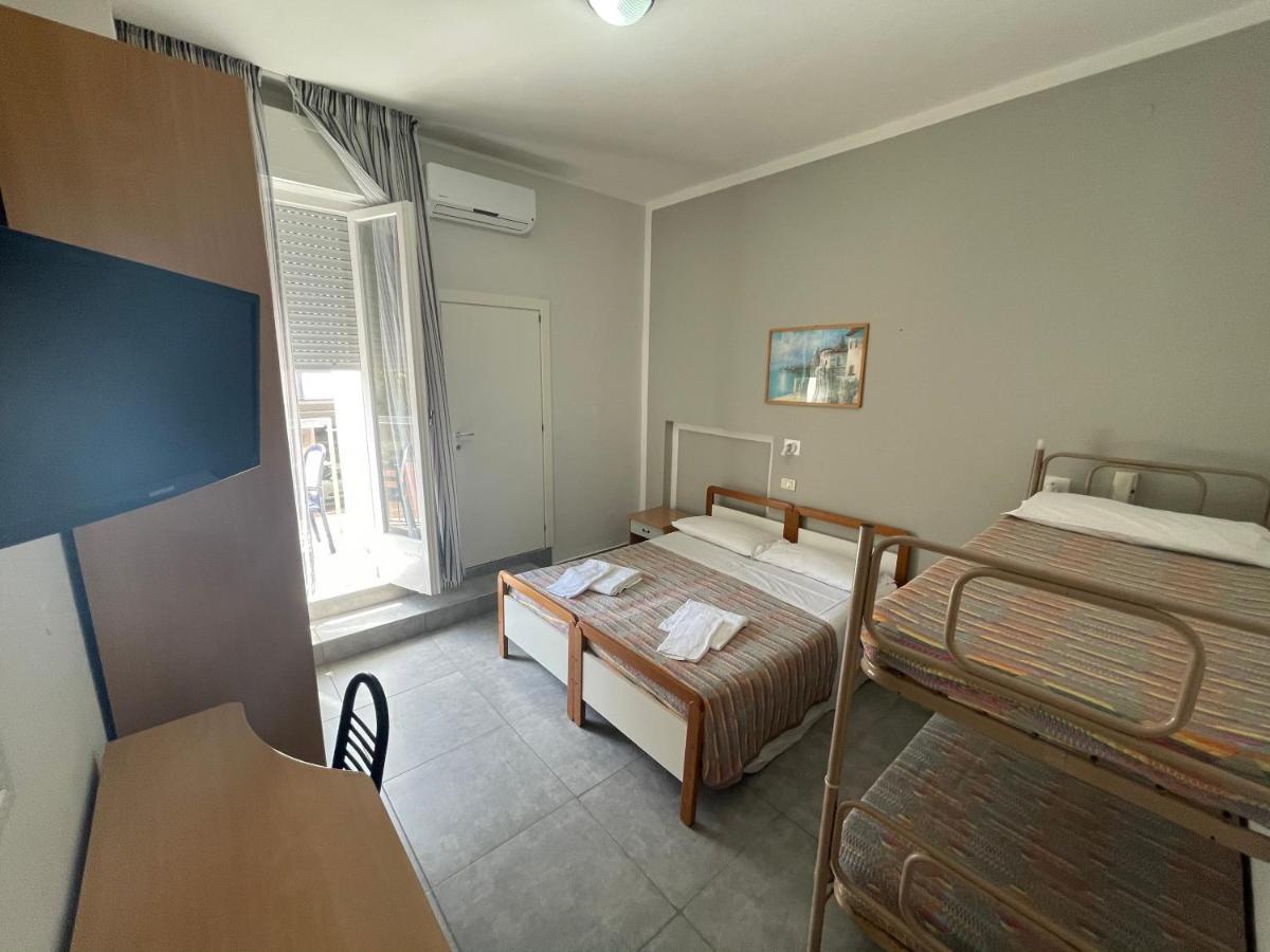 Hotel Piccari Nuova Gestione Ρίμινι Εξωτερικό φωτογραφία