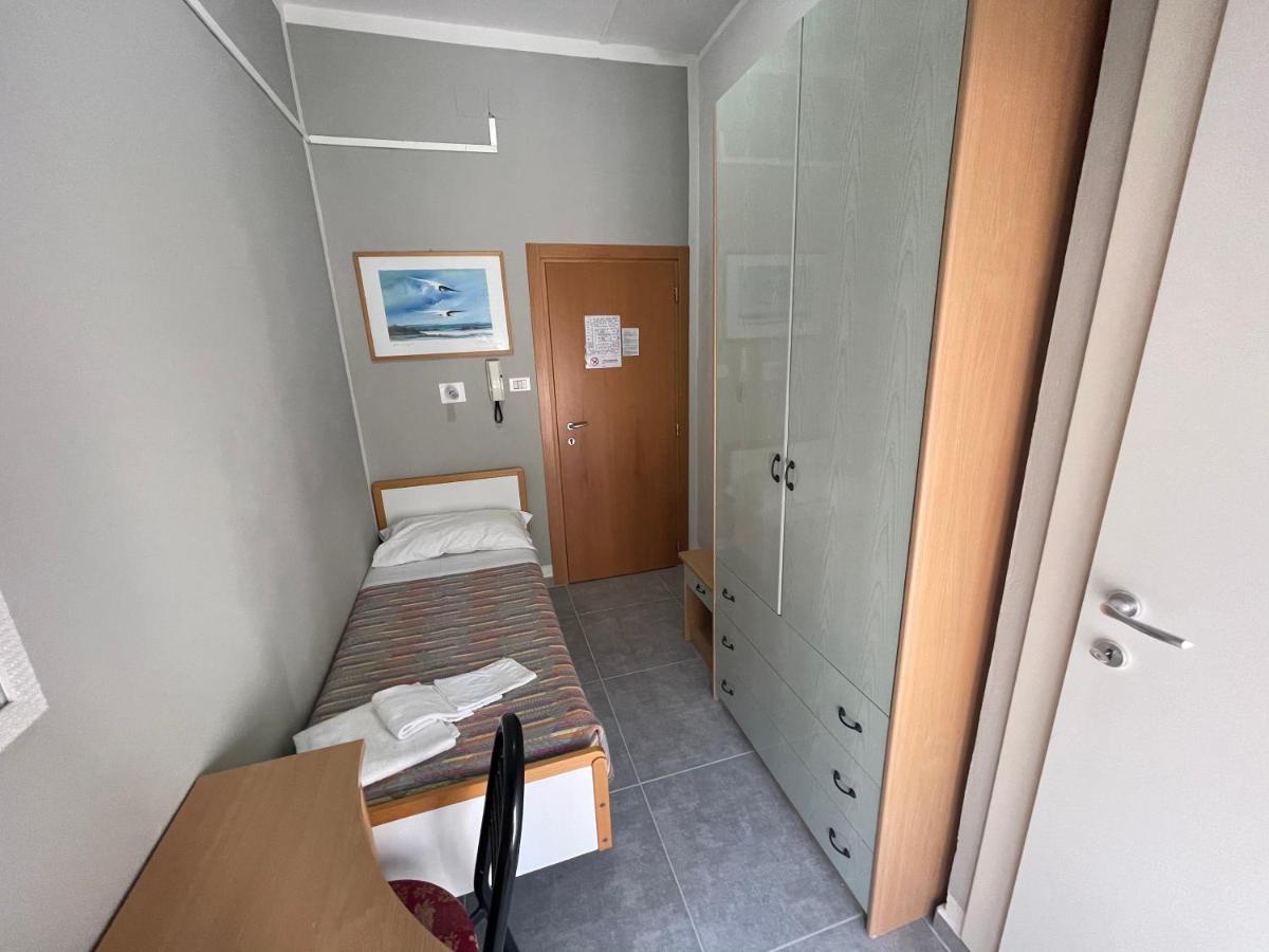Hotel Piccari Nuova Gestione Ρίμινι Εξωτερικό φωτογραφία