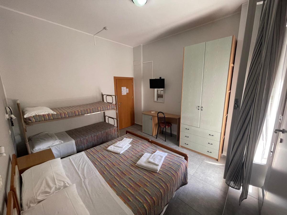 Hotel Piccari Nuova Gestione Ρίμινι Εξωτερικό φωτογραφία