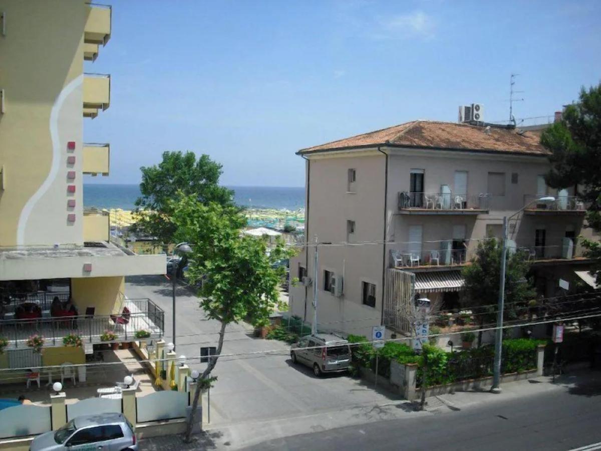 Hotel Piccari Nuova Gestione Ρίμινι Εξωτερικό φωτογραφία